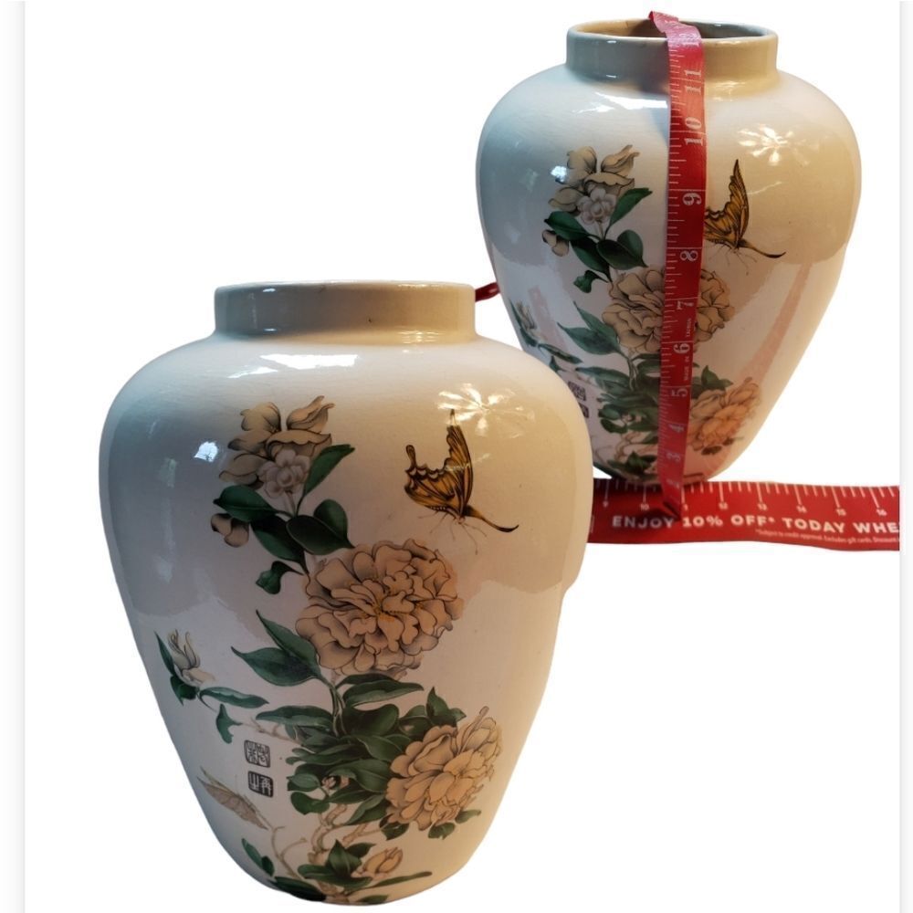 Large Pot w/Flowers & Butterflies